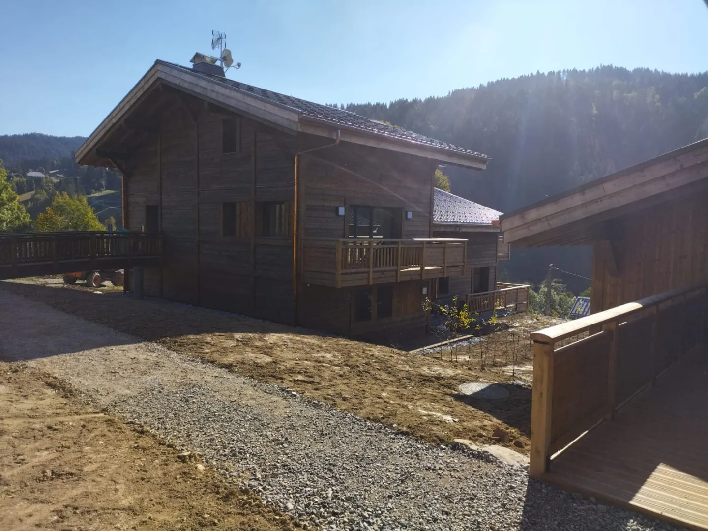 Charpente sapin brûlé - Couverture bac acier - Bardage sapin brûlé - Les Gets