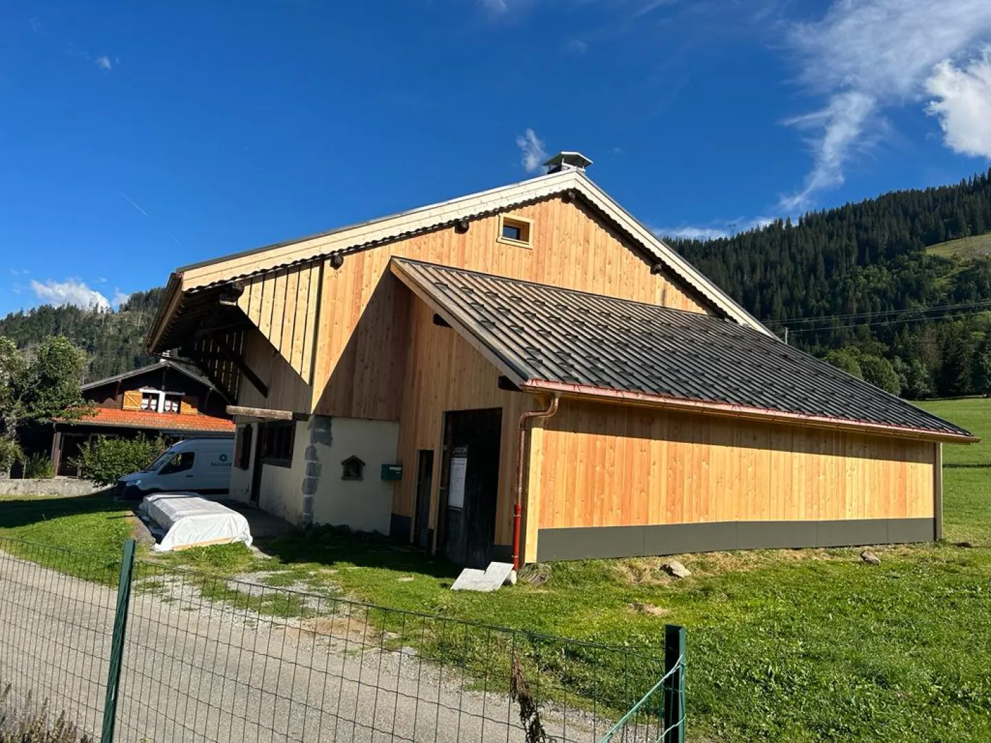 Rénovation - Couverture bac acier - Bardage mélèze - Romme - Nancy-sur-Cluses