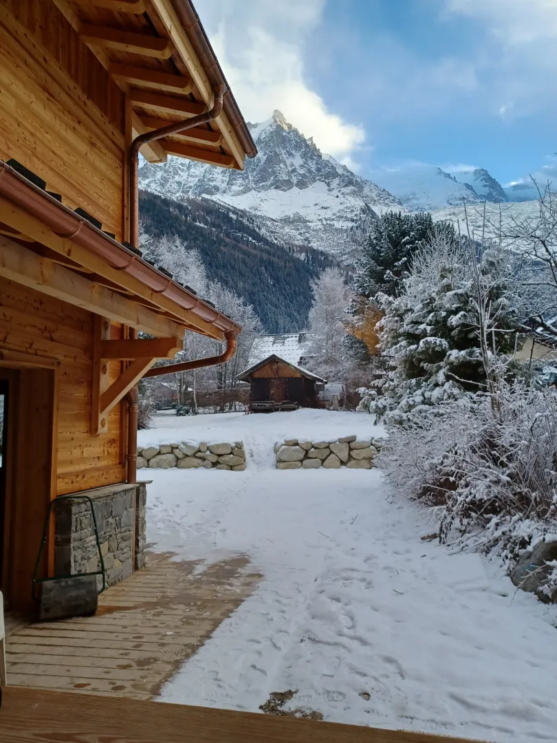 Chalet ossature bois - Bardage mélèze étuvé - Couverture bac acier - Chamonix