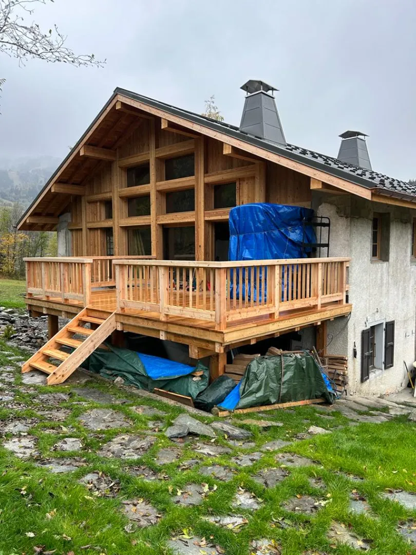 Rénovation - Façade mélèze étuvé - Couverture bac acier - Les Houches