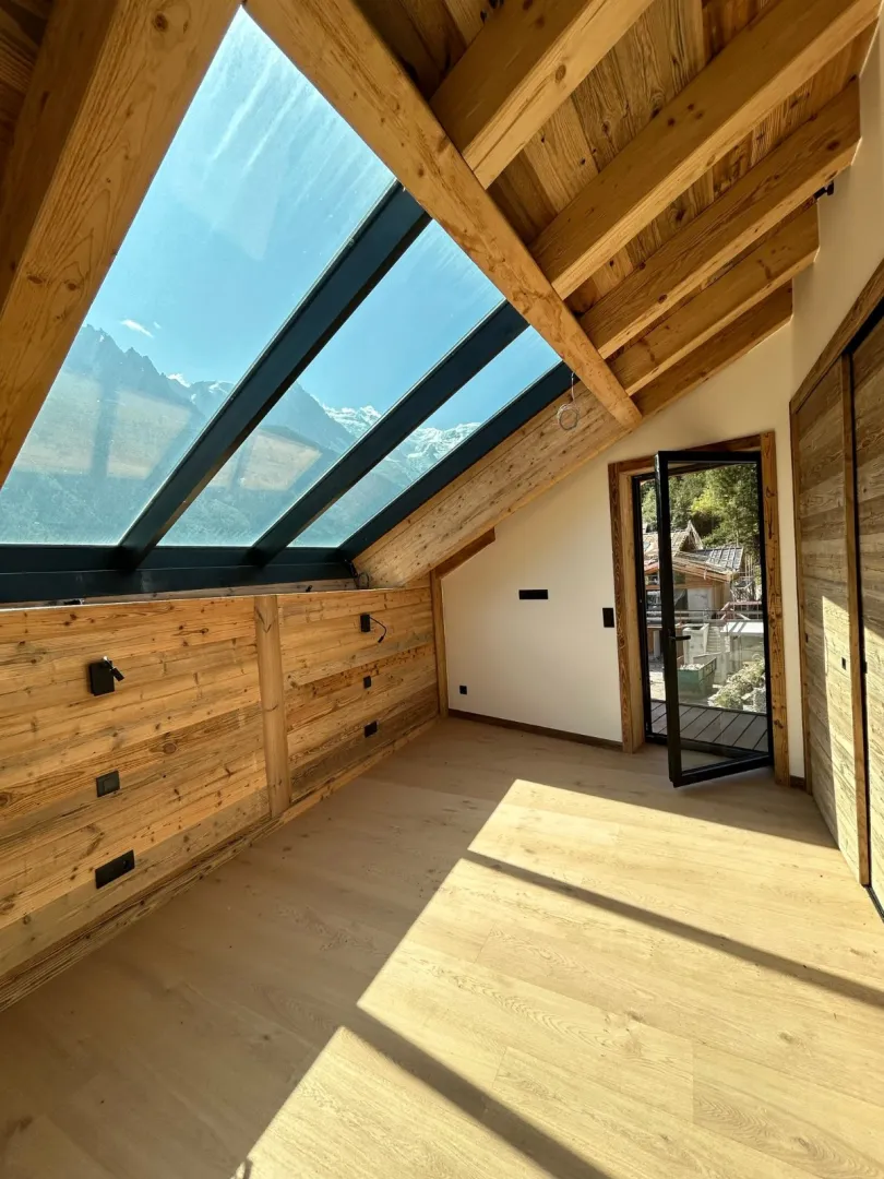 Charpente sapin étuvé éclaté - Plancher de toiture vieux bois - Chamonix