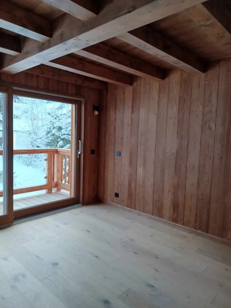 Solivage et plancher sapin lasuré-Bardage mélèze étuvé montagne-Parquet chêne-Chamonix