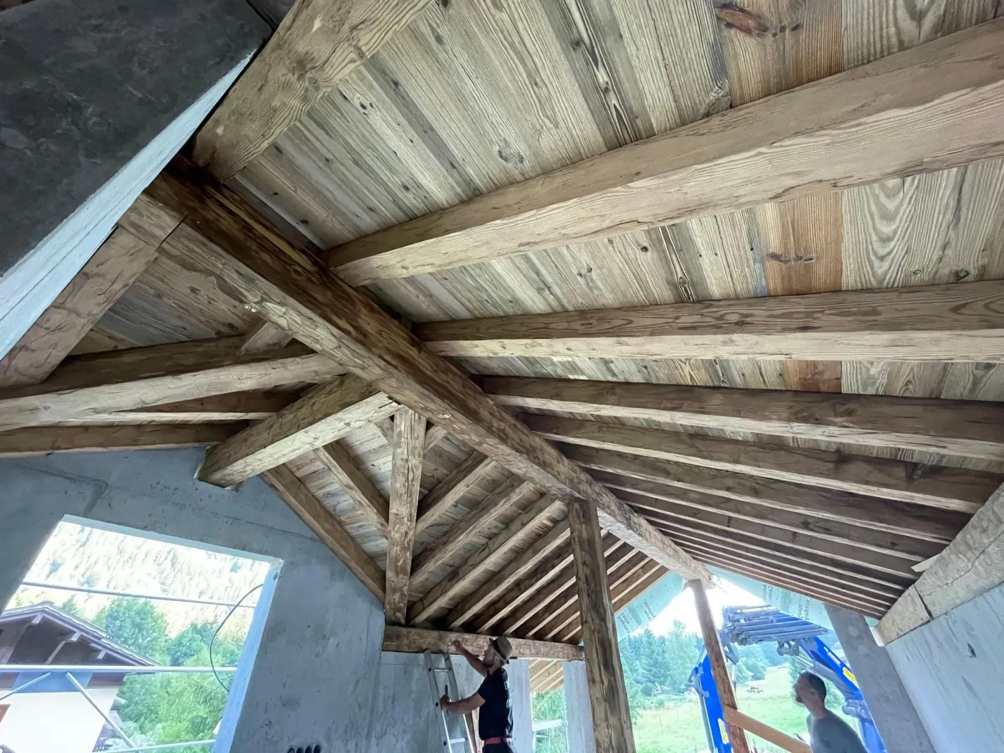 Charpente sapin étuvé éclaté - Plancher de toiture vieux bois - Le Lavancher - Chamonix