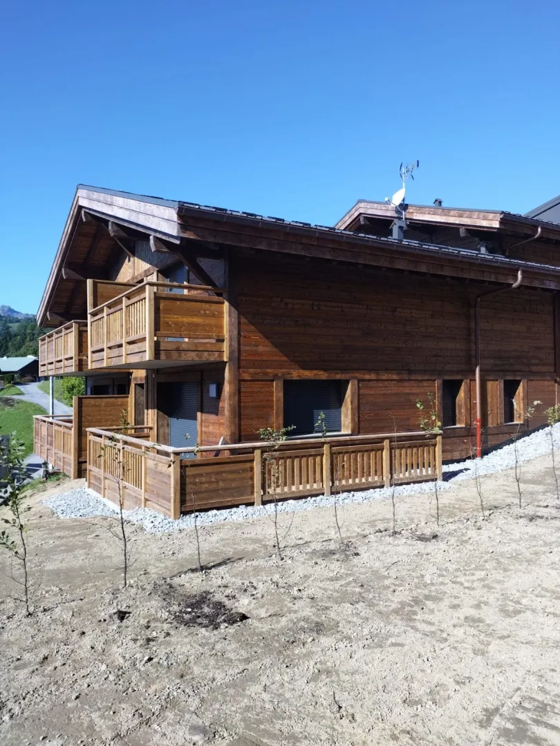 Charpente sapin brûlé - Couverture bac acier - Bardage sapin brûlé - Les Gets