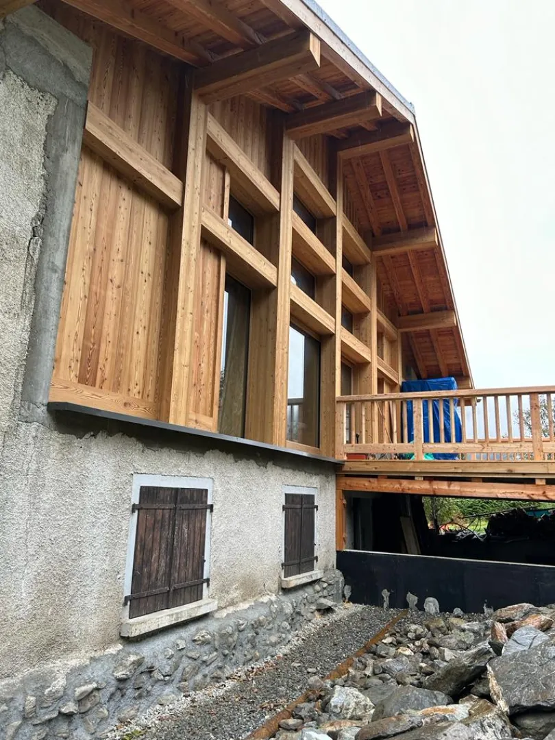Rénovation - Façade mélèze étuvé - Les Houches