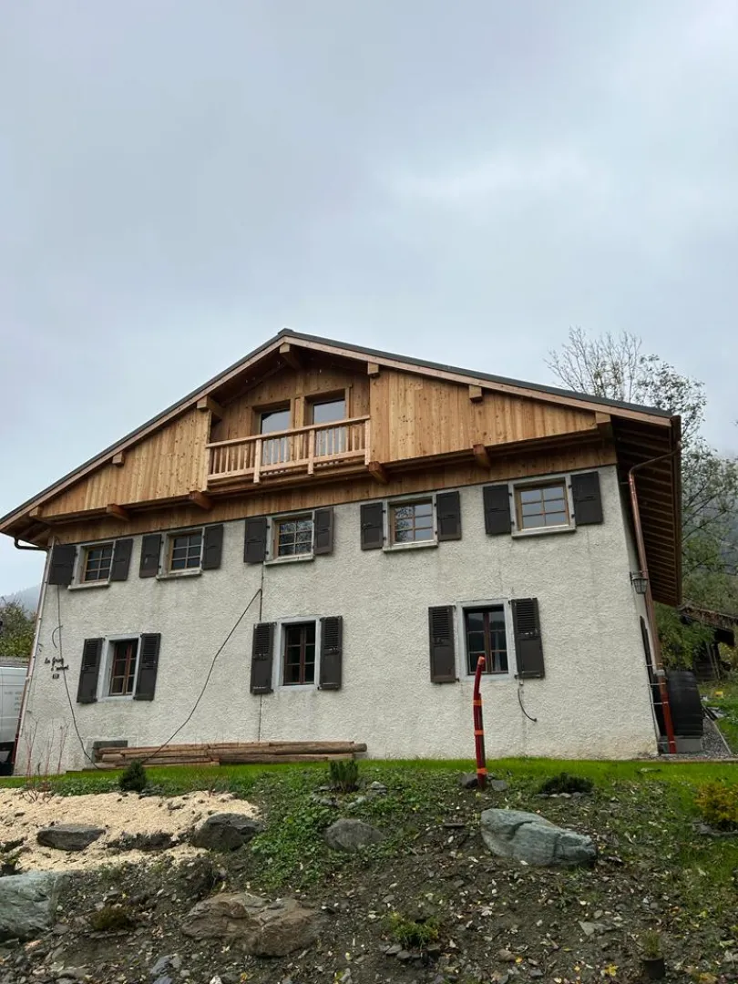 Rénovation - Façade mélèze étuvé - Les Houches